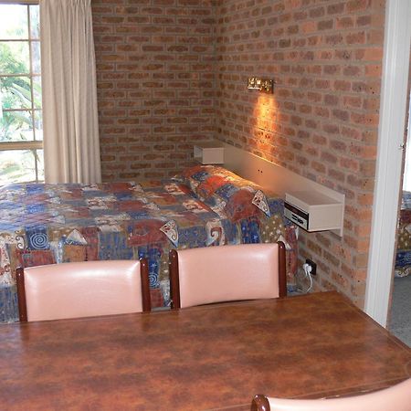 דניליקווין Settlement Motor Inn מראה חיצוני תמונה