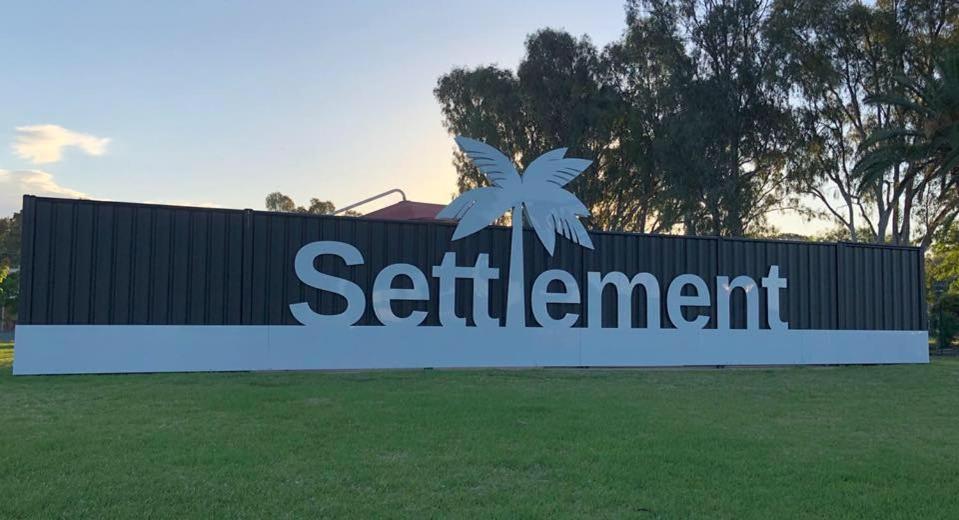 דניליקווין Settlement Motor Inn מראה חיצוני תמונה