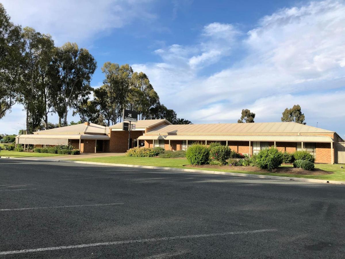 דניליקווין Settlement Motor Inn מראה חיצוני תמונה