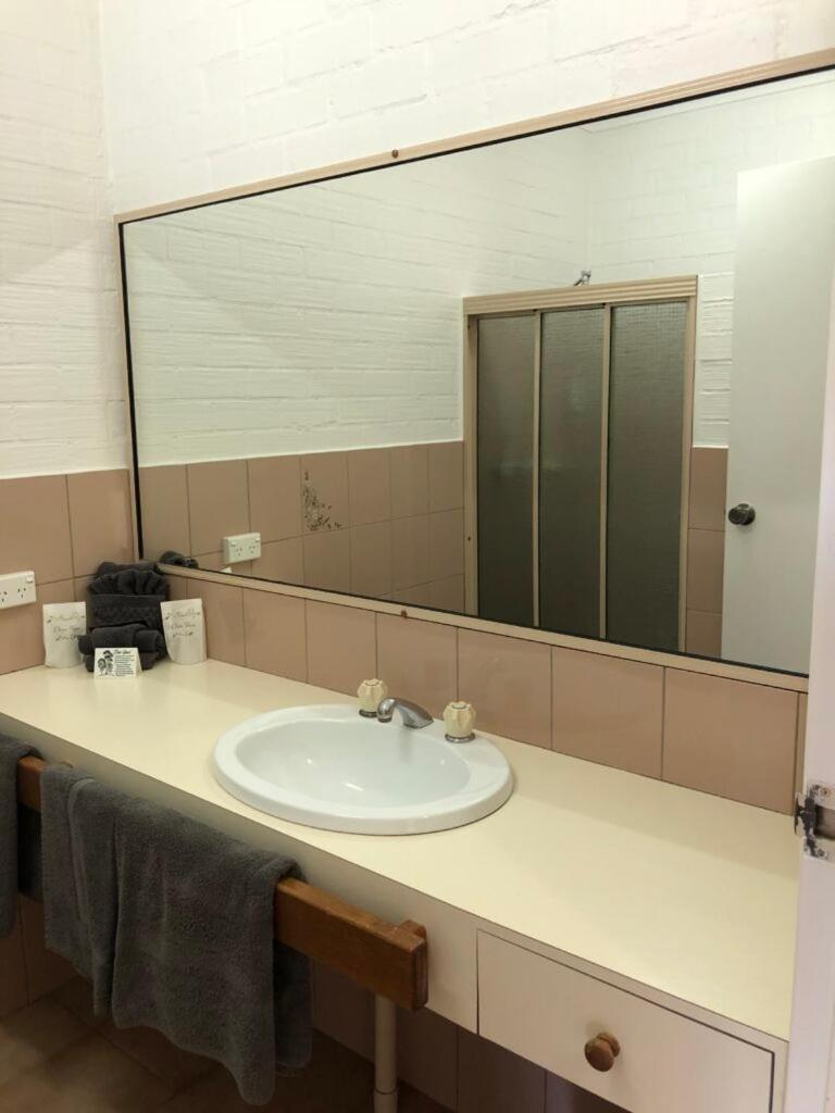 דניליקווין Settlement Motor Inn מראה חיצוני תמונה