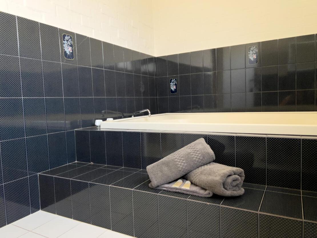 דניליקווין Settlement Motor Inn מראה חיצוני תמונה