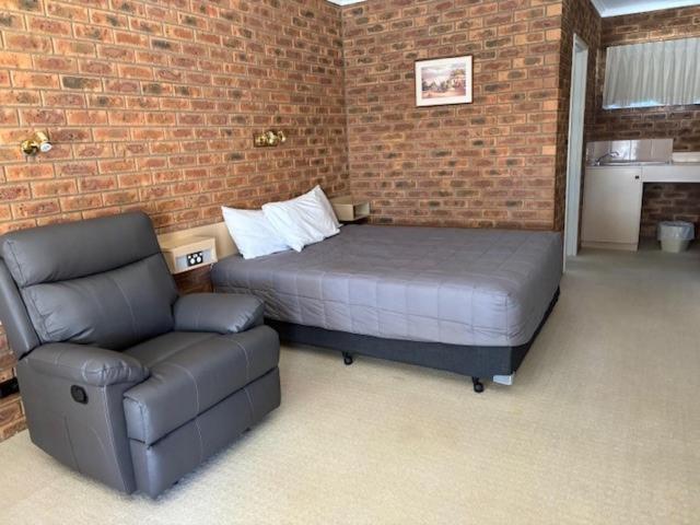 דניליקווין Settlement Motor Inn מראה חיצוני תמונה
