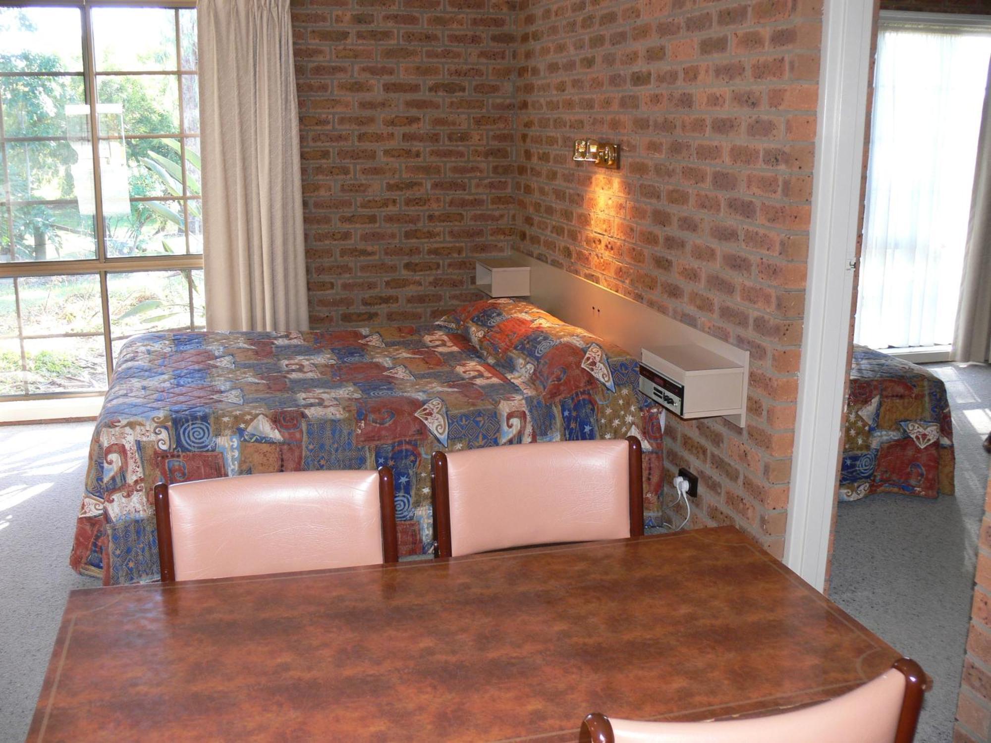 דניליקווין Settlement Motor Inn מראה חיצוני תמונה