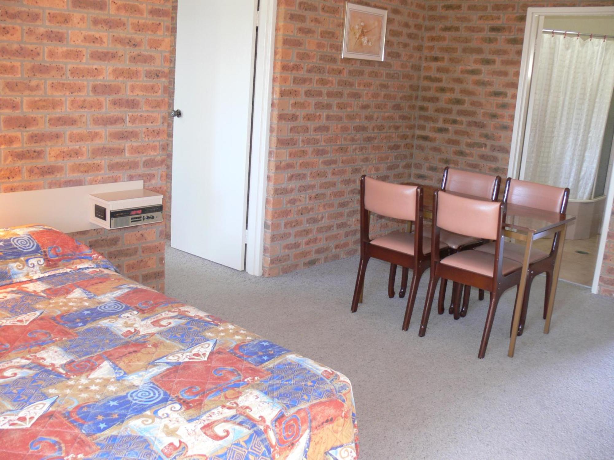 דניליקווין Settlement Motor Inn מראה חיצוני תמונה
