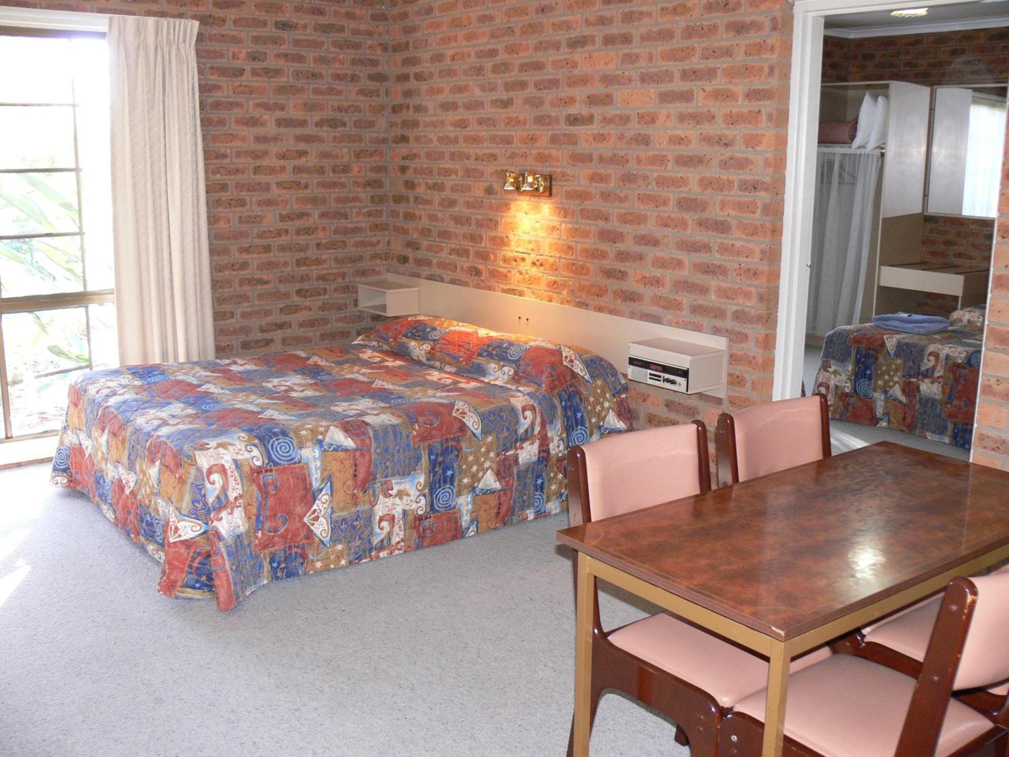 דניליקווין Settlement Motor Inn מראה חיצוני תמונה