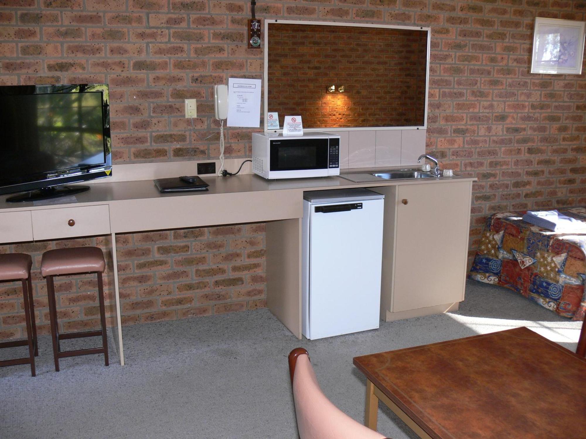 דניליקווין Settlement Motor Inn מראה חיצוני תמונה