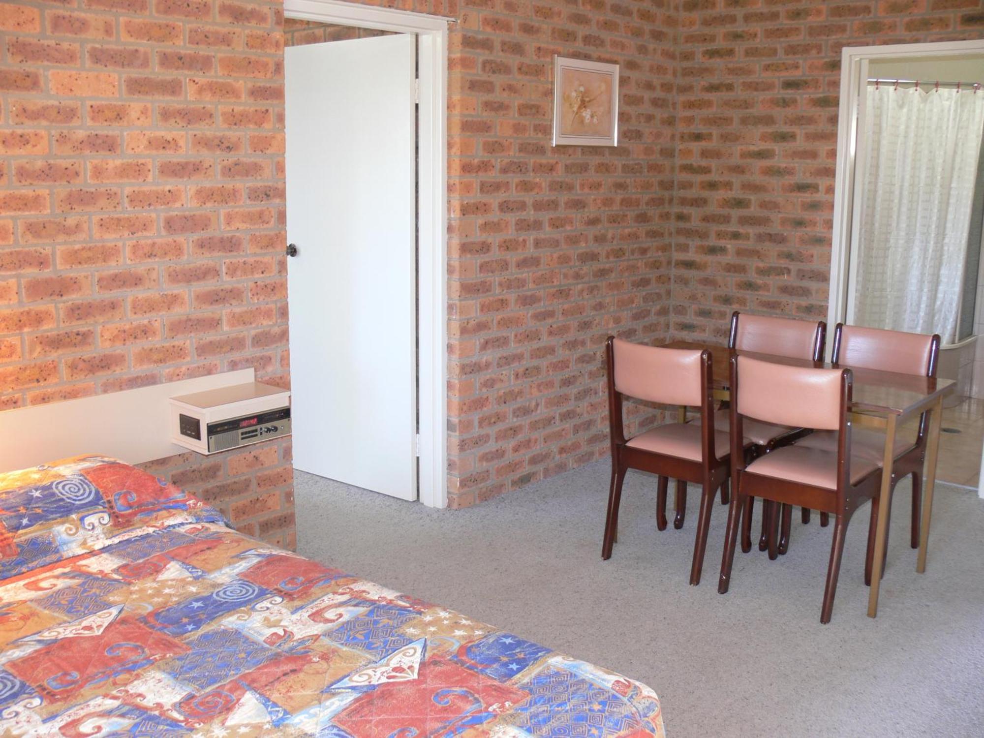 דניליקווין Settlement Motor Inn מראה חיצוני תמונה