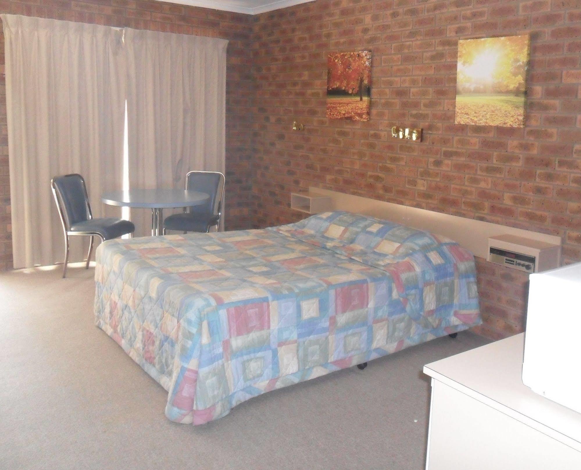 דניליקווין Settlement Motor Inn מראה חיצוני תמונה