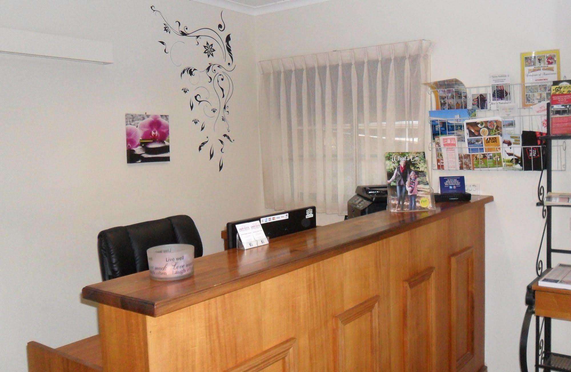 דניליקווין Settlement Motor Inn מראה חיצוני תמונה