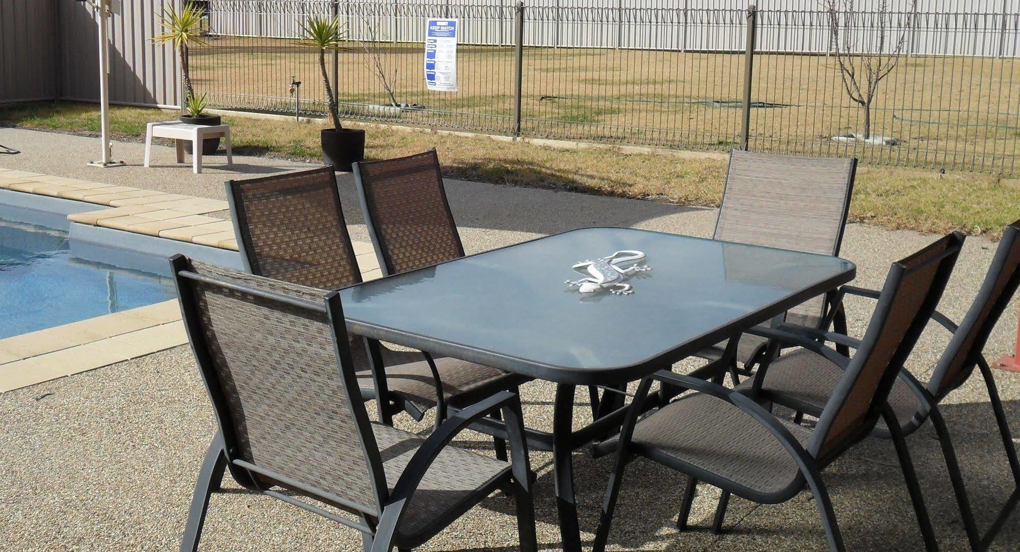 דניליקווין Settlement Motor Inn מראה חיצוני תמונה