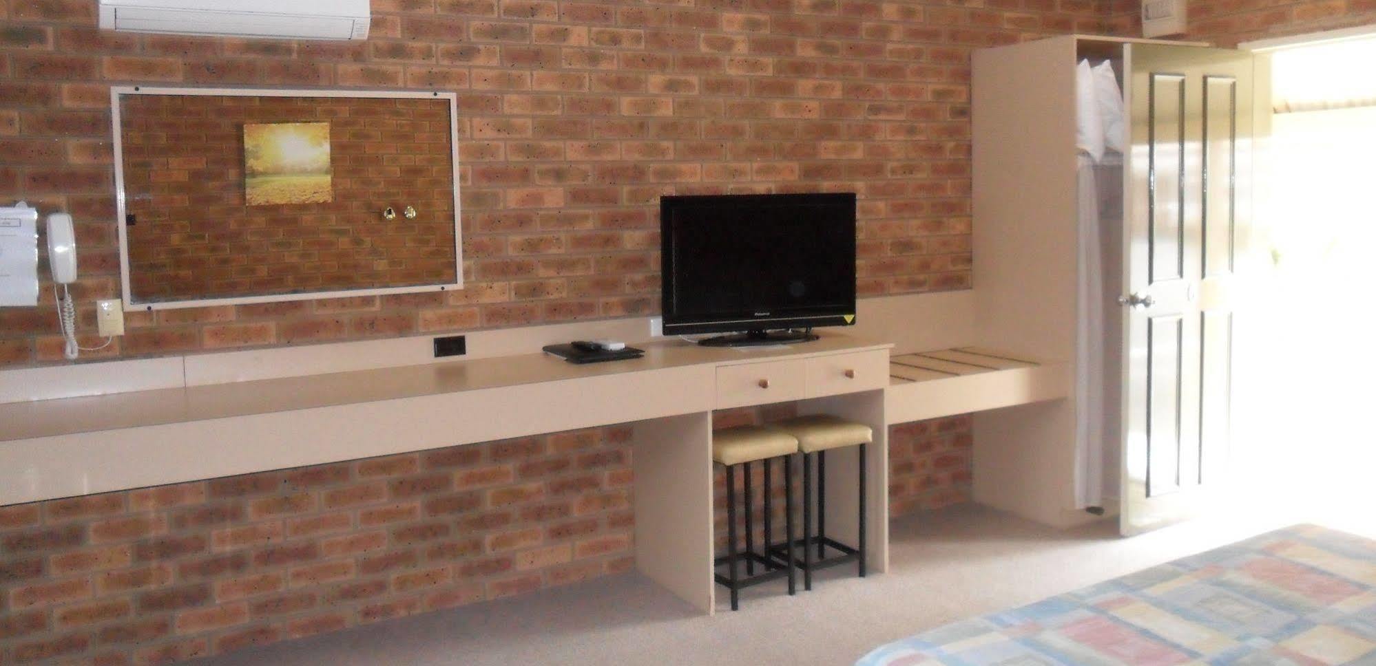 דניליקווין Settlement Motor Inn מראה חיצוני תמונה